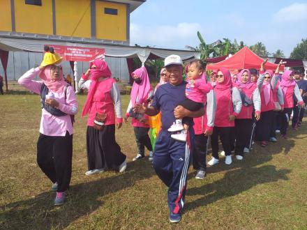 PEMDES BADAMITA IKUTI JALAN SEHAT HUT RI 77 TINGKAT KECAMATAN